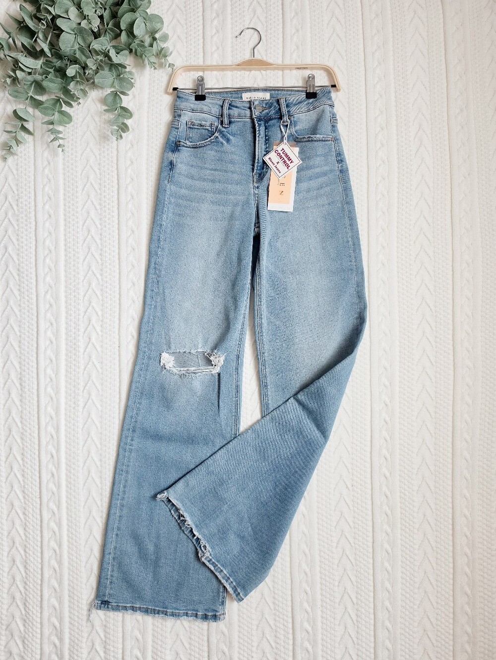 RISEN Women's Tummy Control Wide Leg Jeans Knee Distress Medium Wash HR 3/26 NEW - Picture 12 of 14